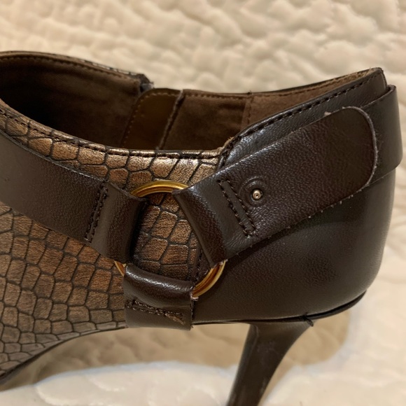 Bandalino gold/bronze metallic heeled booties - Picture 7 of 14